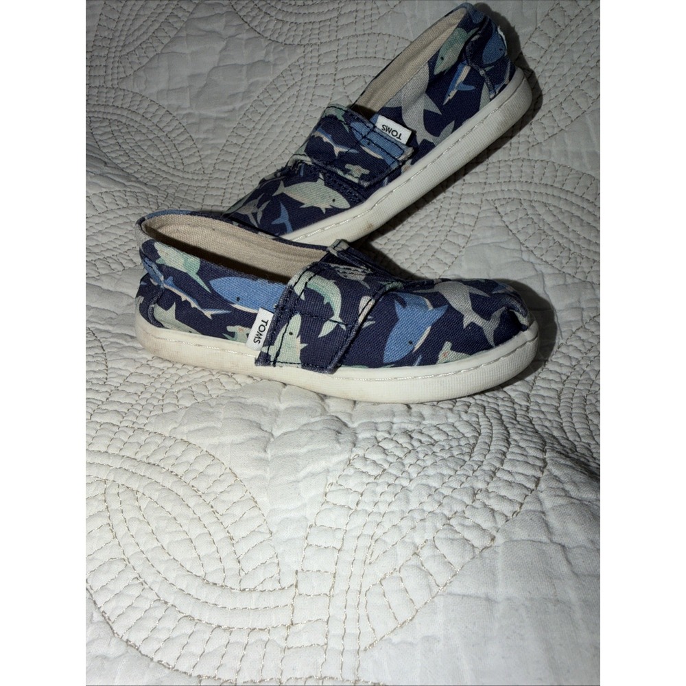 TOMS TODDLER SHARK BELMONT‎ SLIP ON SHOES BLUE DEPTHS SIZE 8 EUC